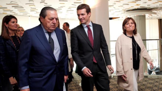 El presidente del PP, Pablo <HIT>Casado</HIT>, junto al presidente de la Asociación Valenciana de Empresarios (AVE), Vicente Boluda, y a la presidenta del PP-CV, Isabel Bonig.