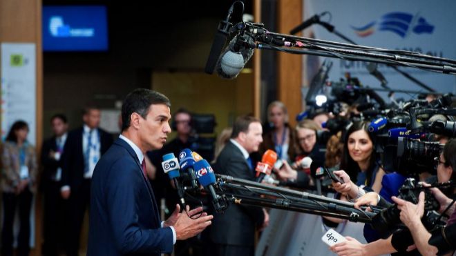 El presidente del Gobierno atiende a los medios a su llegada el pasado martes a la sede del Consejo Europeo en Bruselas para repartir los cargos tras las elecciones europeas.