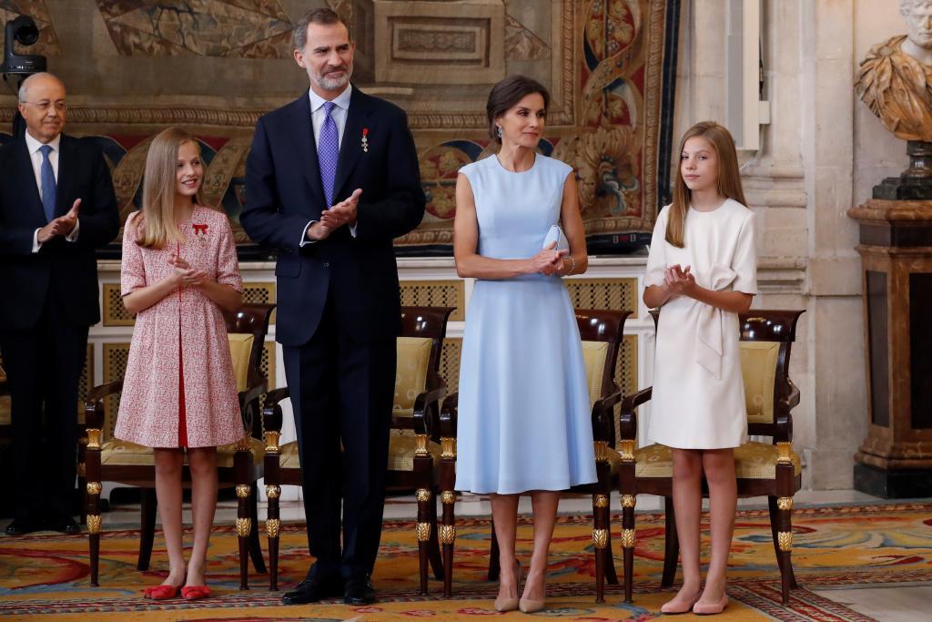 Felipe VI, junto a la reina Letizia, la princesa Leonor y la infanta...