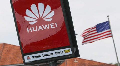 Logo de <HIT>Huawei</HIT> junto a una bandera...