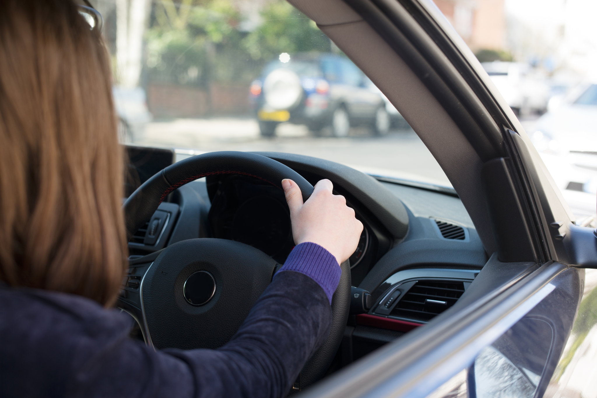 La DGT cambia las normas: los jóvenes podrán obtener el carnet de conducir desde los 17 años La nueva directiva de la Unión Europea tendrá una fecha límite para que entre en vigor en España. Leer