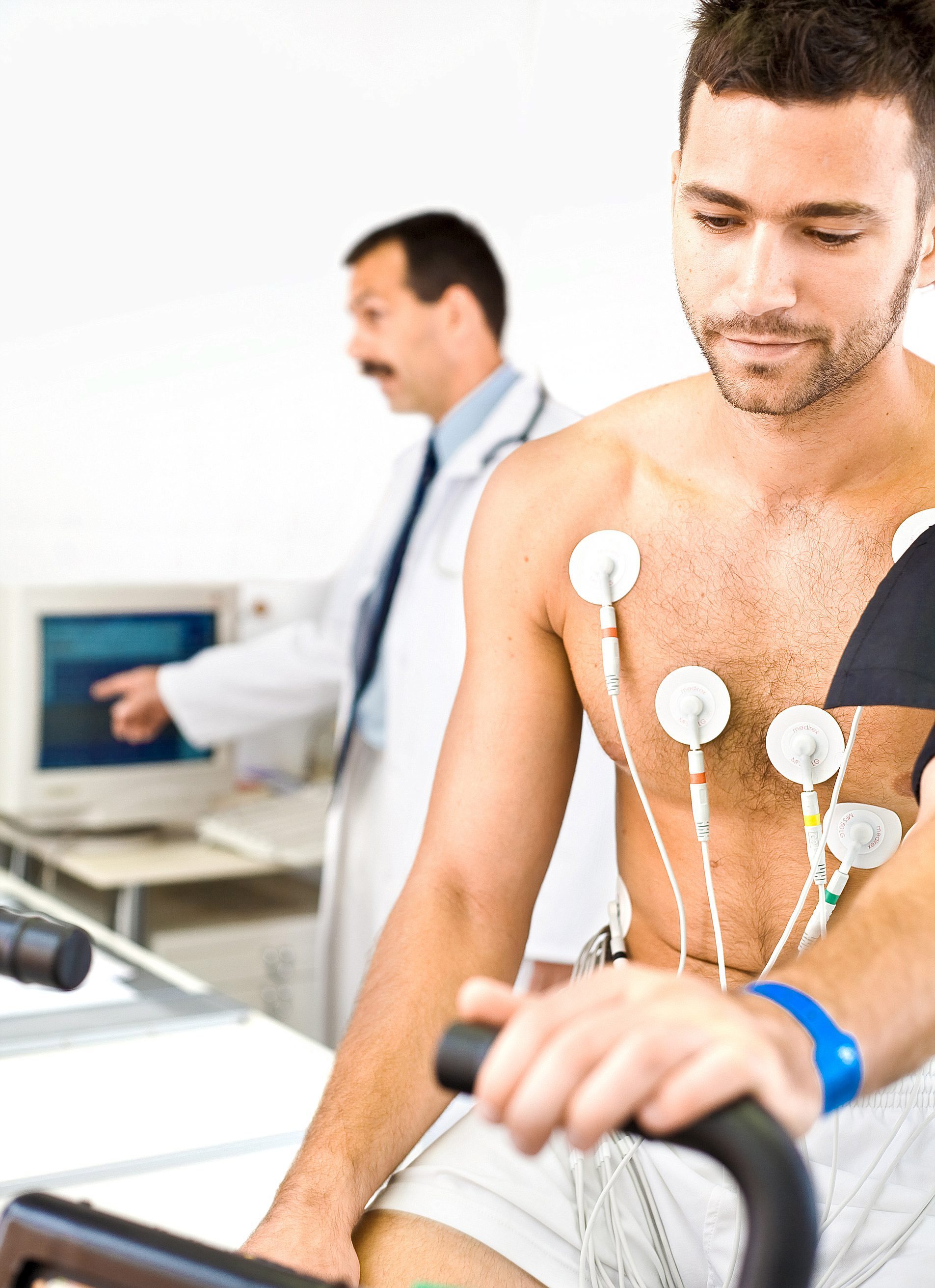 Casi el 60 de los adultos podría padecer aterosclerosis sin saberlo La aterosclerosis, causante de la mayoría de las enfermedades cardiovasculares, es una afección silenciosa que comienza mucho antes de que aparezcan los primeros síntomas en personas aparentemente sanas y es mucho más frecuente de lo que se pensaba: cerca del 60 de los adultos pueden padecerla sin saberlo. Leer