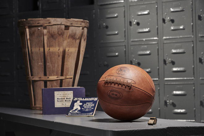de portugués Frotar El balón de baloncesto Spalding cumple 125 años | Cuerpo