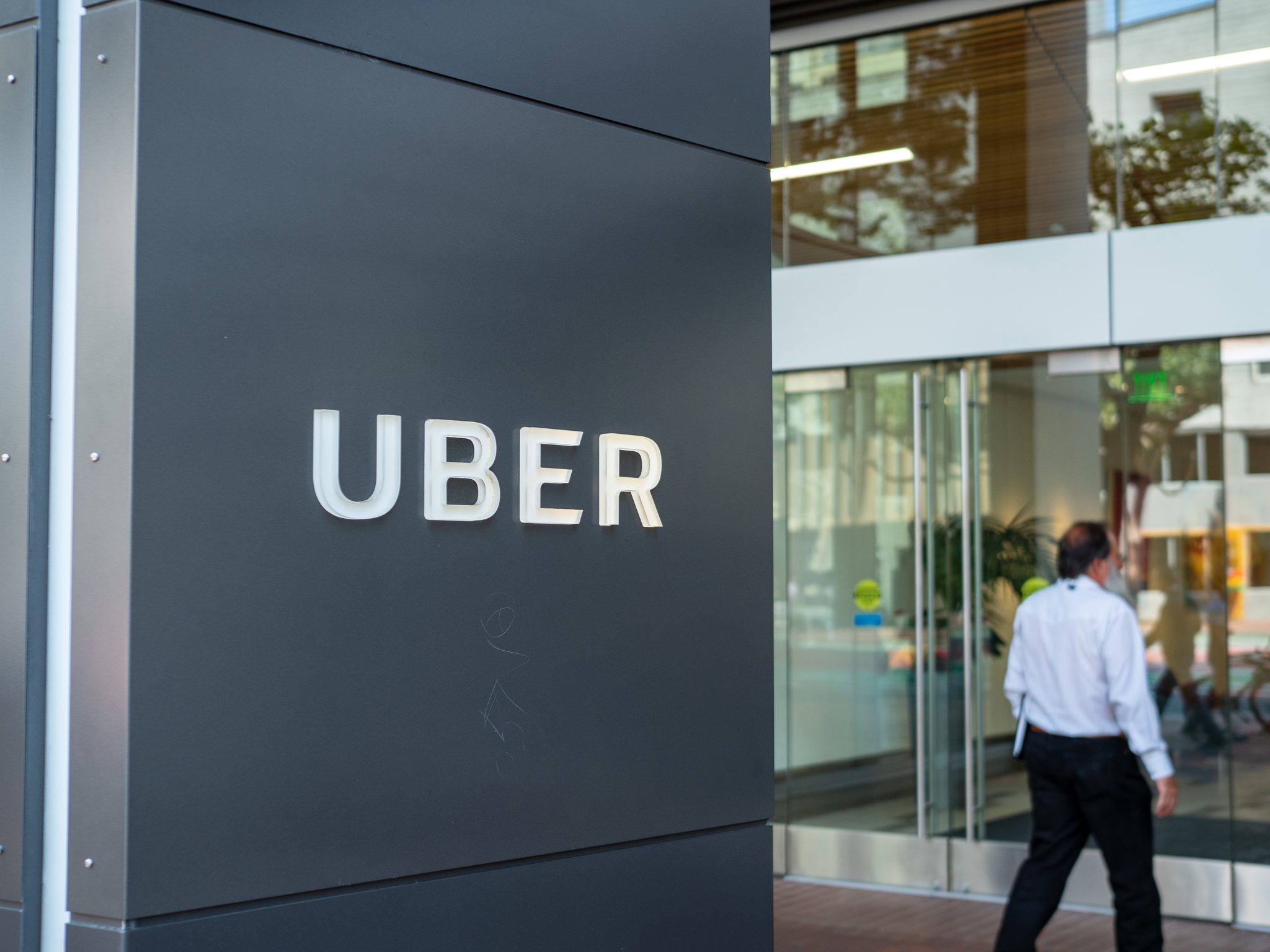Uber cierra un acuerdo de 13.000 millones de euros para adquirir Delivery Hero