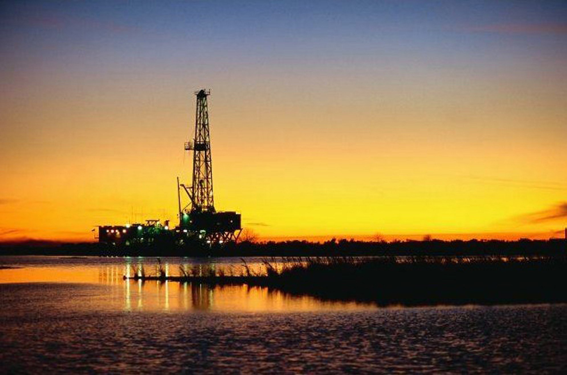 El petróleo registra un nuevo escalón bajista con el cambio de mes