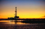 El petróleo registra un nuevo escalón bajista con el cambio de mes