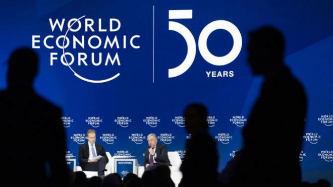 Imagen general de un panel en el Foro de Davos.
