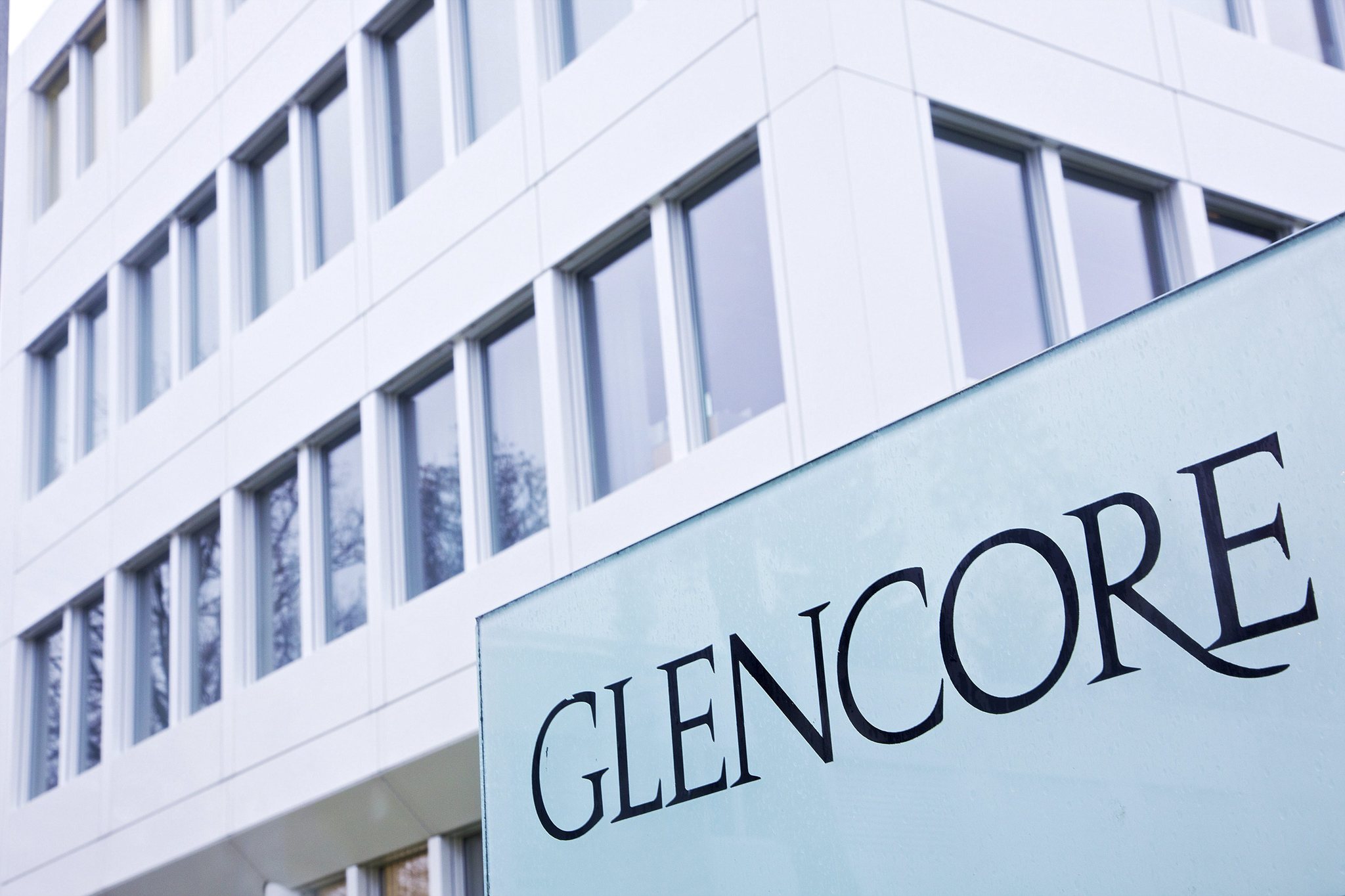 Glencore toma un atajo inteligente hacia la triple cotización