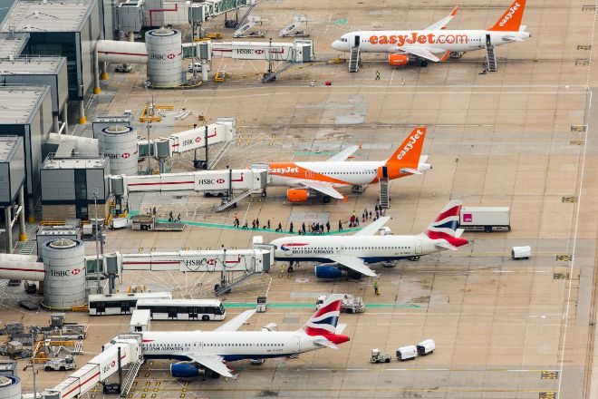 Foto de archivo de aviones de pasajeros operados por British Airways e...