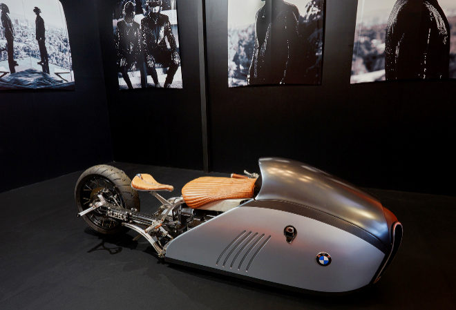 Moto de rueda nica. La BMW K75 Alpha Landspeeder, el tiburn terrestre creado por Mehmet Doruk Erdem y Mark Atkinson. 