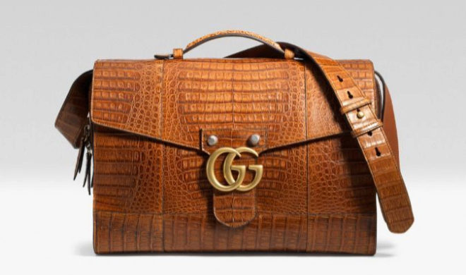 Bolso de Gucci fabricado en piel de cocodrilo. Mide 37,5 cm x 25 x 11 cm.