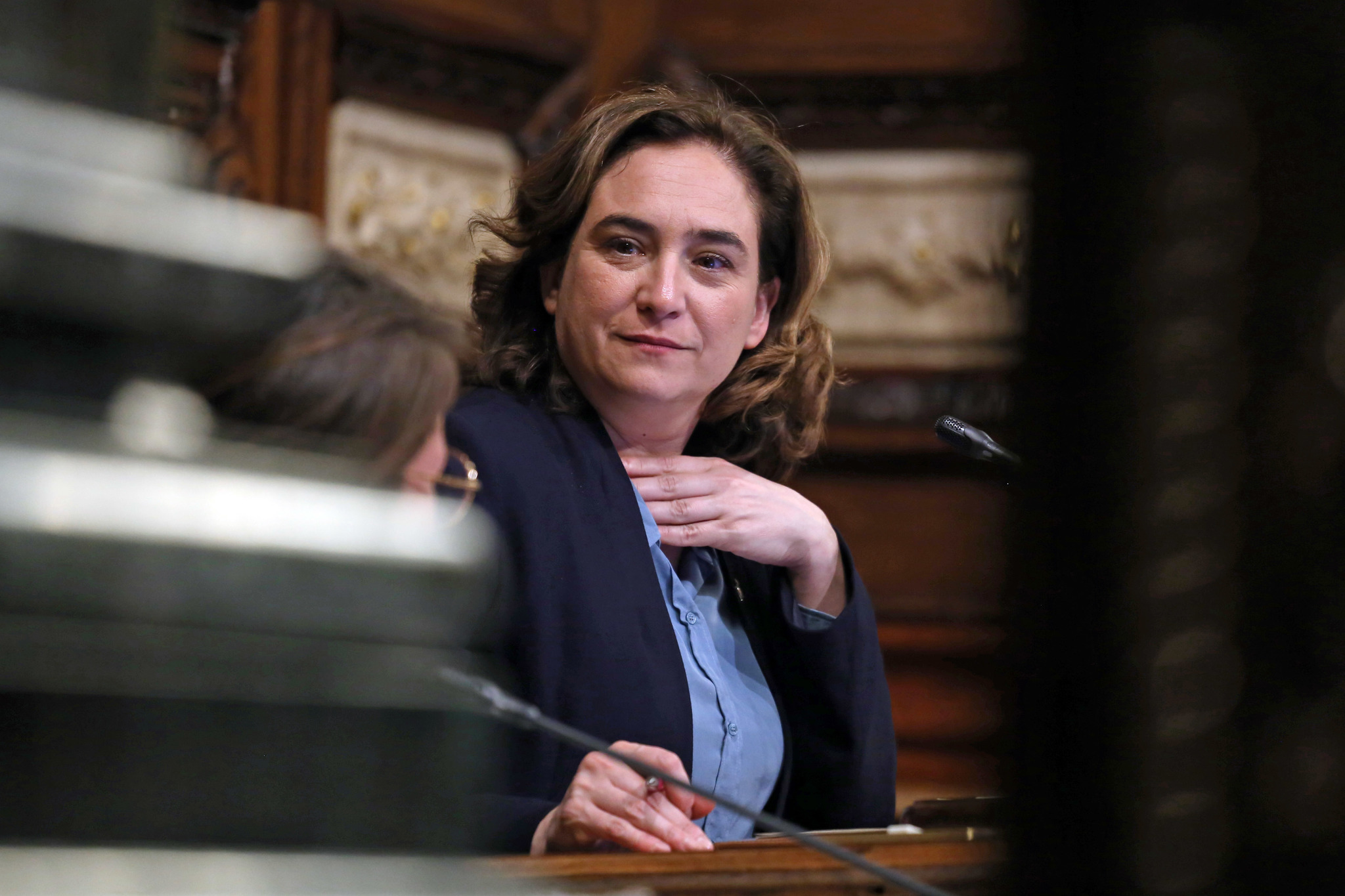 La alcaldesa de Barcelona, Ada Colau, presidiendo el pleno municipal...