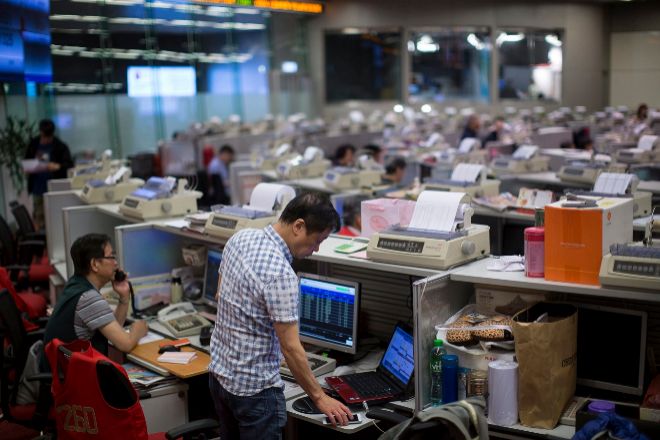 Operadores en la Bolsa de Hong Kong.