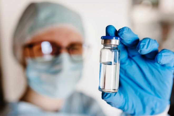 La OMS cree que la vacuna contra el Covid-19 podría estar disponible a  mediados de 2021 | Sociedad