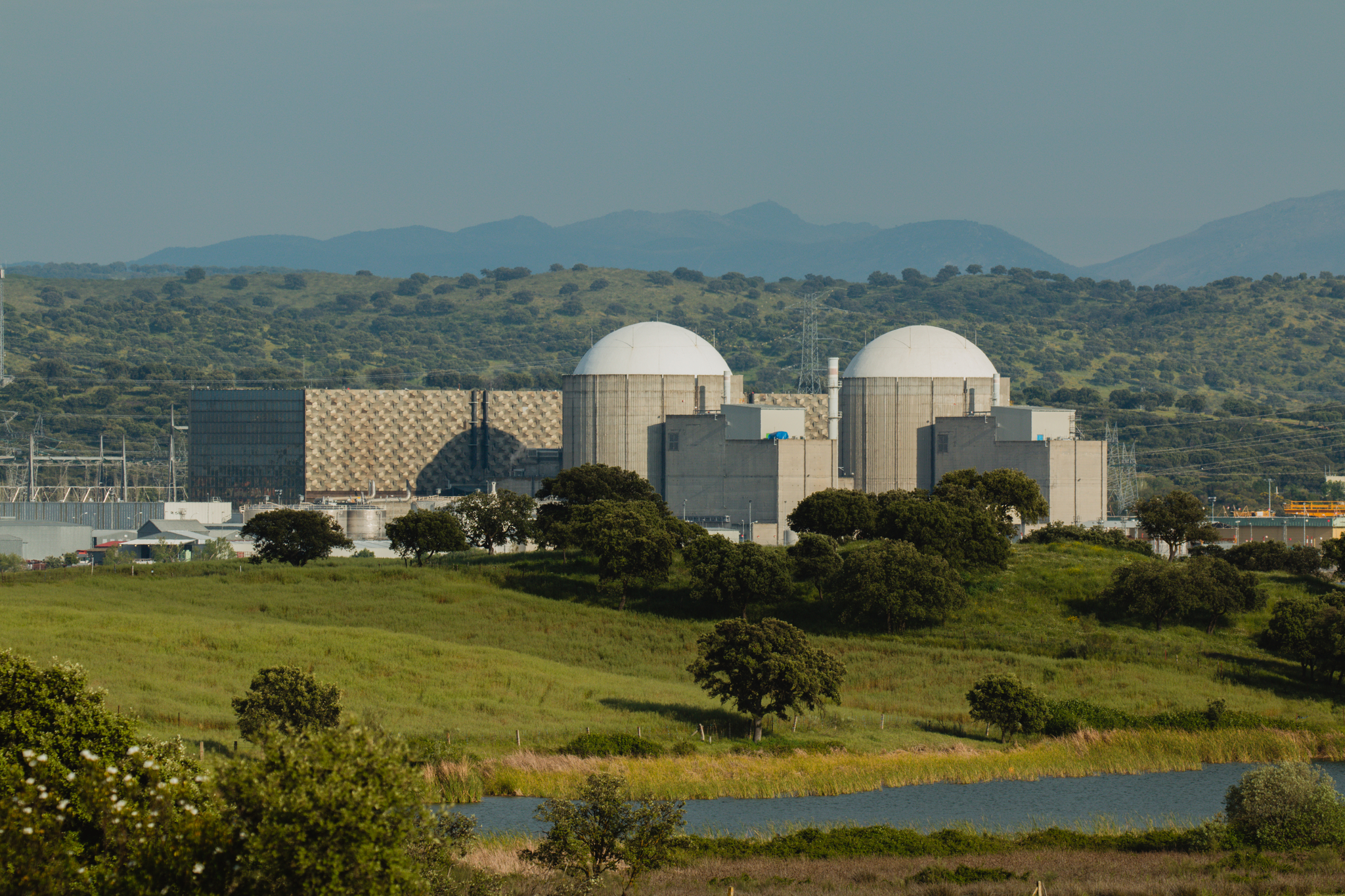 El cierre de las nucleares subiría el precio un 36% y destruiría 28.500 empleos