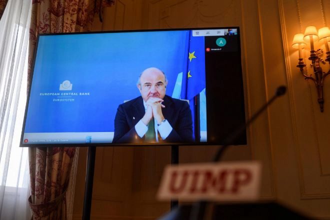 El vicepresidente del Banco Central Europeo, Luis de Guindos durante...