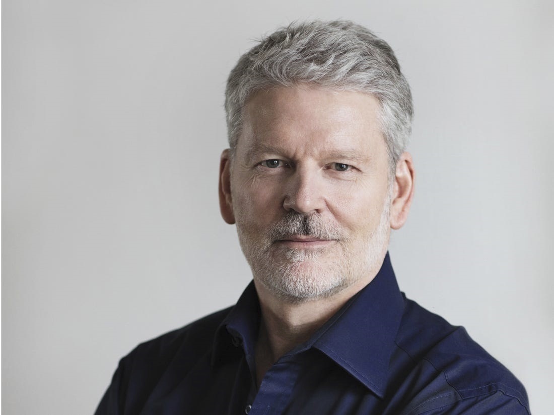 Santander recupera a Gunningham para el consejo internacional