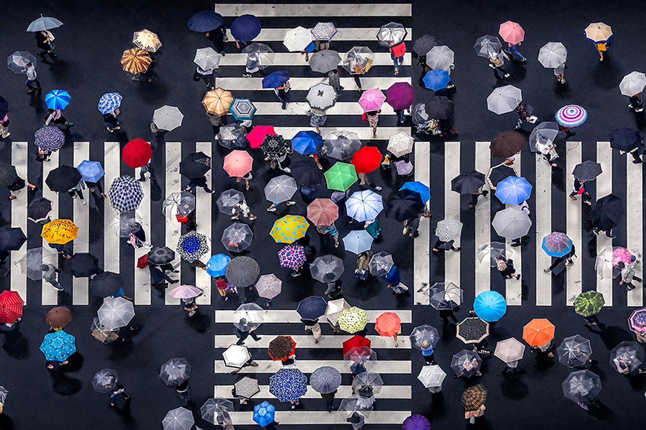Esta instantnea del japons Daniel Bonte de mltiples paraguas en...