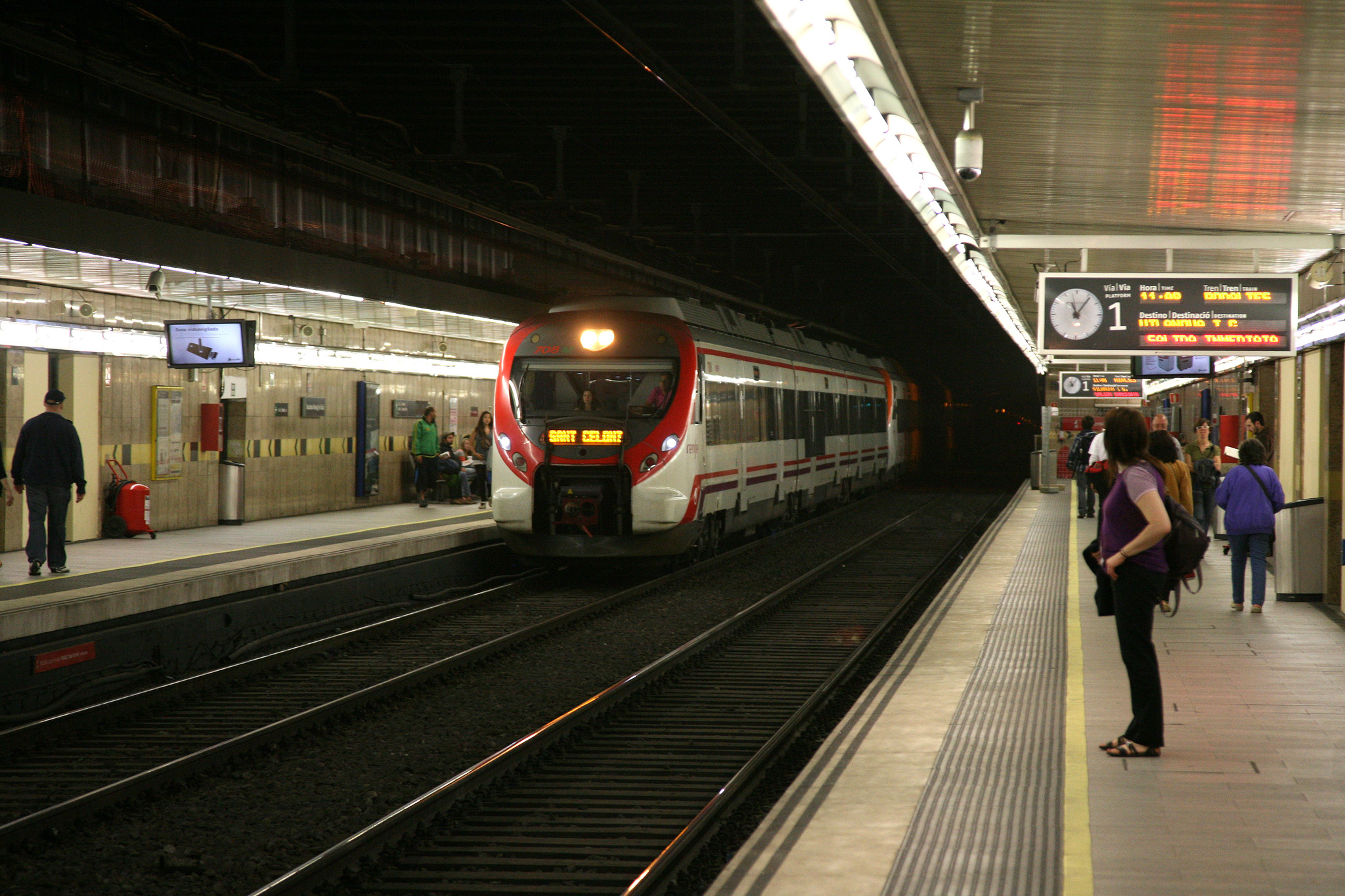 Estacin del Paseo de Gracia de Barcelona, donde paran trenes de Cercanas, regionales y largo recorrido.