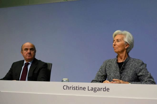 Christine Lagarde, presidenta del BCE, junto a Luis de Guindos, vicepresidente, en una imagen de archivo.