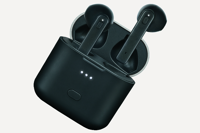 Los auriculares inalámbricos de botón de Lidl, a un precio irrisorio en comparación con el <em>wearable</em> de Apple.