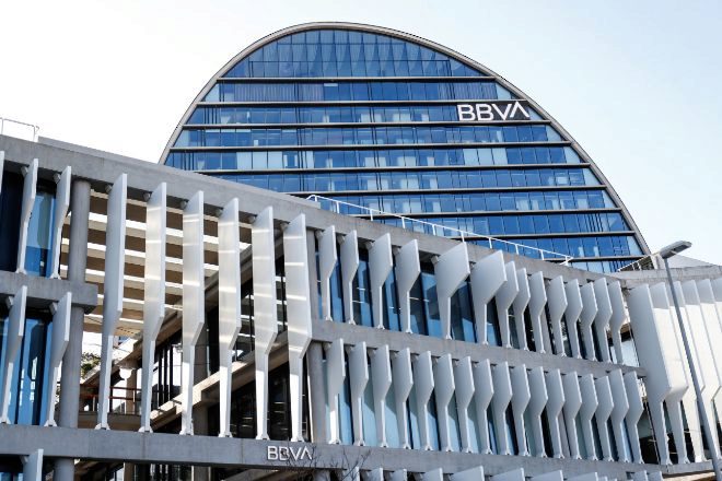 BBVA supera el 'efecto resultados' en Bolsa a golpe de dividendo