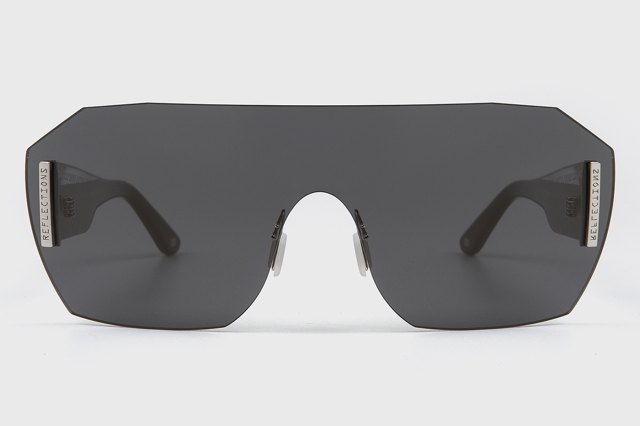 Estas gafas de sol oversize tienen el cristal gris y detalles...