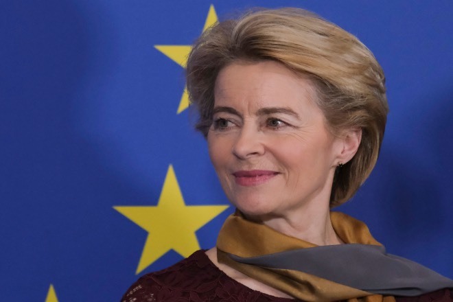 La presidenta de la Comisión Europea, Ursula von der Leyen, selló el plan de reconstrucción de la UE el pasado febrero. El objetivo de Bruselas es que el proyecto sea ratificado cuanto antes por los distintos estados miembros, para que las ayudas empiecen a llegar en verano.