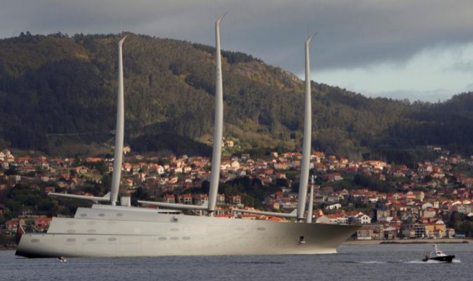 El Sailing Yach A, en Vigo. | F.SAS / EFE