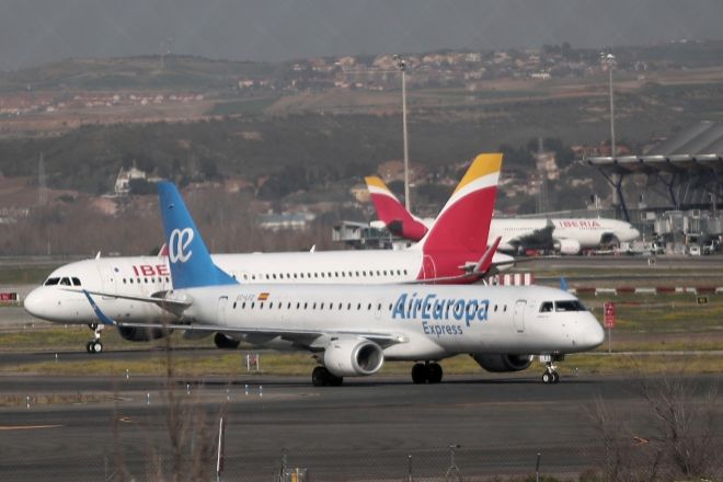 Aviones estacionados en el aeropuerto de Madrid-Barajas.