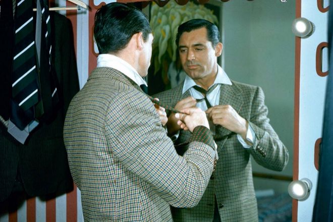 El actor de Hollywood de origen británico Cary Grant ha sido considerado uno de los mejores vestidos de la historia del cine y un icono de elegancia. A pesar de ello, aseguraba no dedicar mucho tiempo a este asunto y sí recomendaba invertir en prendas de calidad.