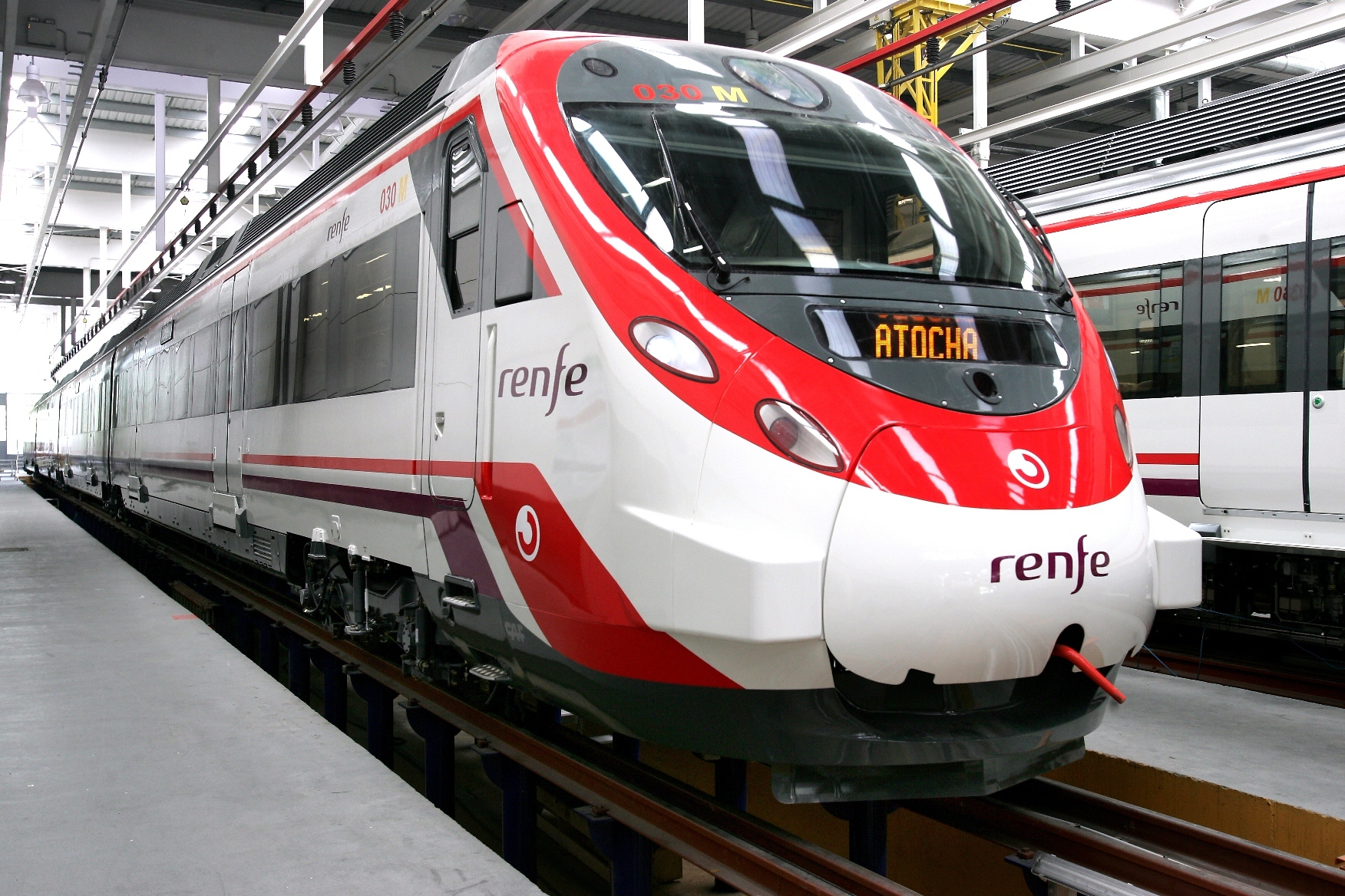 La CNMC pide abrir a la competencia los trenes de Cercanías y Media Distancia