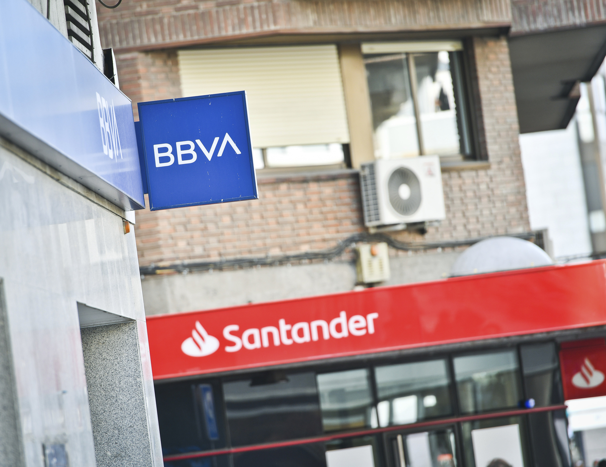 Santander y BBVA, más tirón en Bolsa que la banca europea