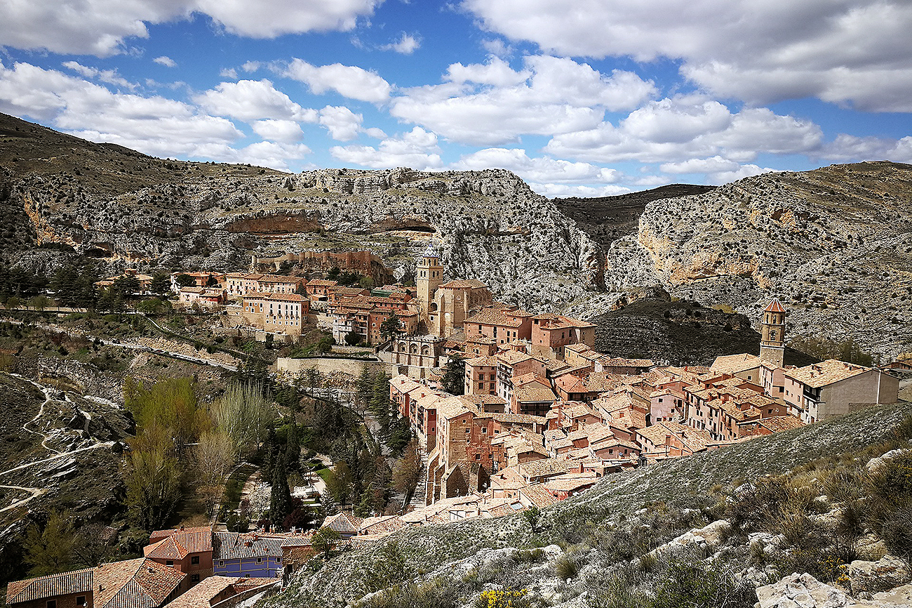 Est en el corazn de la provincia de Teruel, rodeado de unos de los...