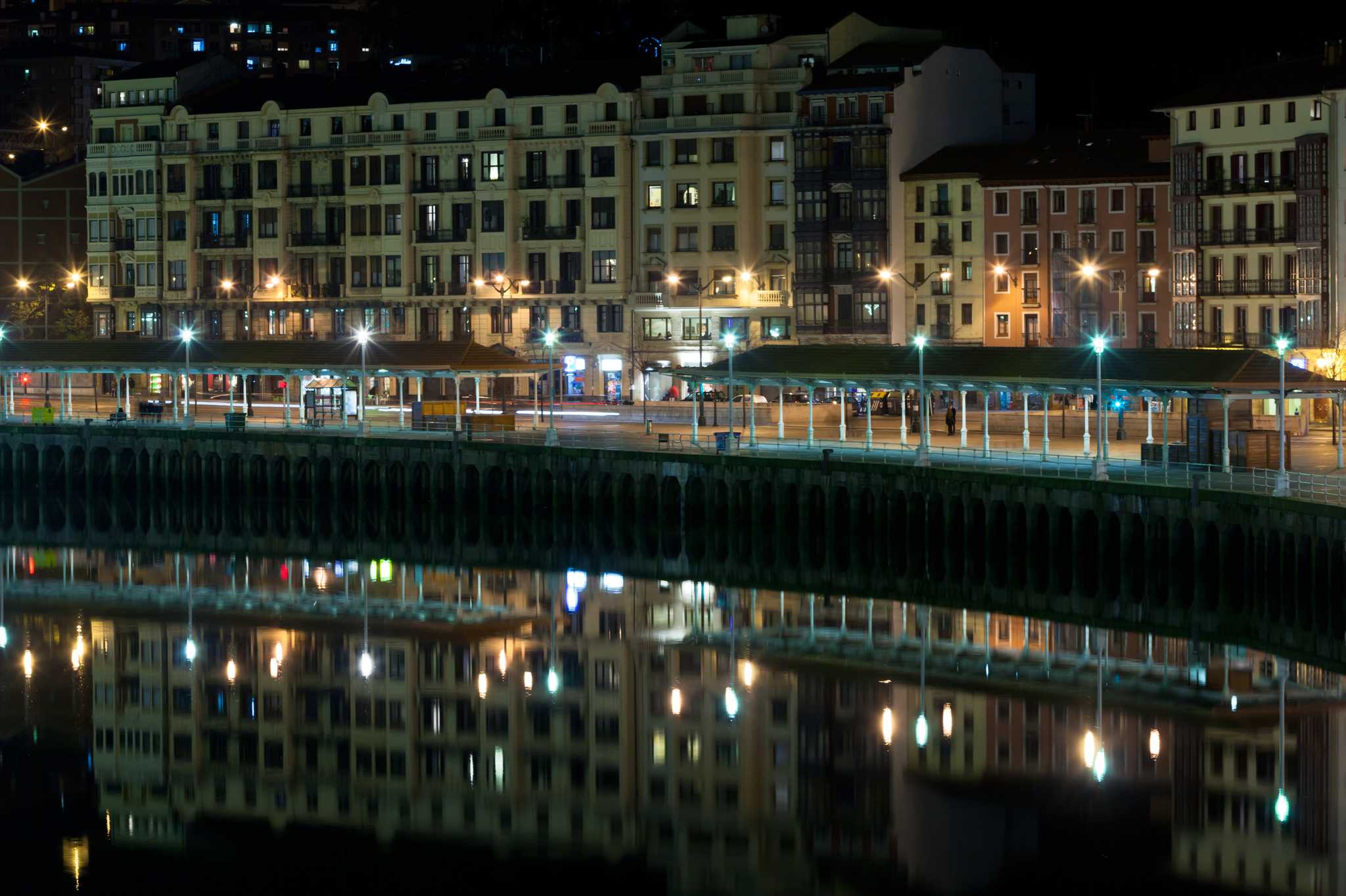 Los barrios de Deusto y Basurto animan el mercado en Bilbao