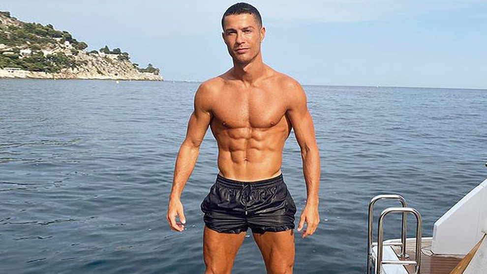 Los bañadores-shorts, la del verano puso de moda Ronaldo | Moda y caprichos
