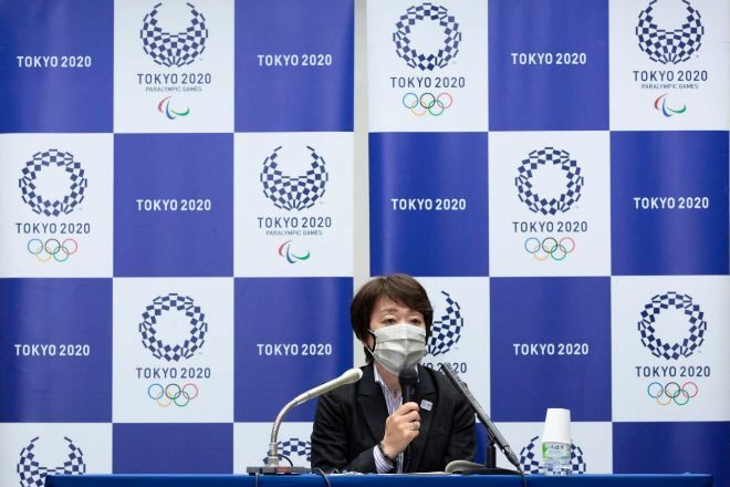 Seiko Hashimoto, presidenta del Comité Organizador de los Juegos Olímpicos de Tokio 2020, durante una reciente rueda de prensa para anunciar las medidas para controlar los contagios por Covid-19 durante el multitudinario evento deportivo.