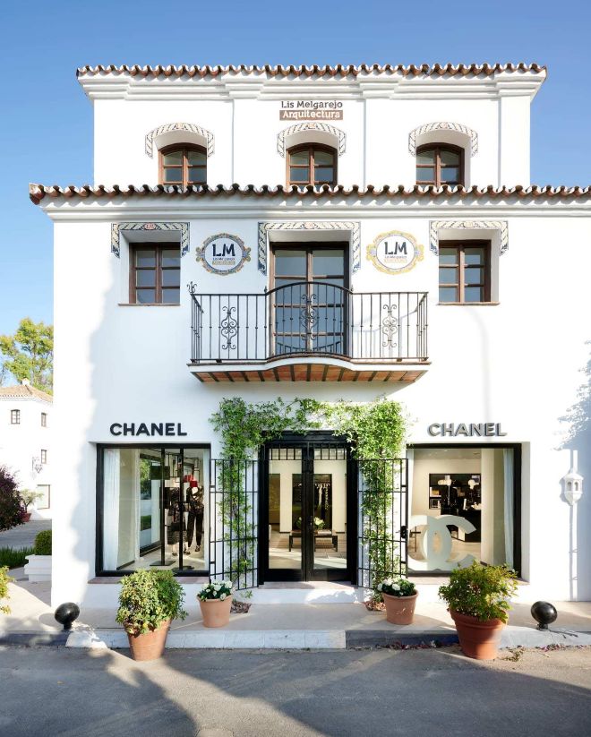 Fachada de la boutique Chanel en Marbella.