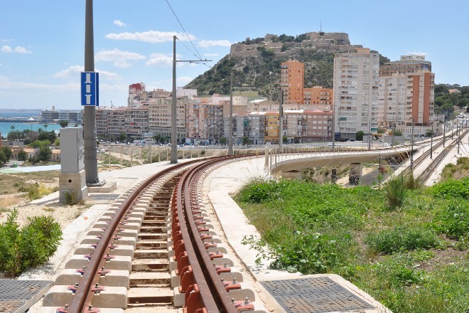 Esta infraestructura que va desde la frontera francesa a Algeciras cuenta con 14 tramos