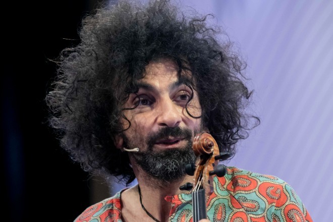 El violinista Ara Malikian durante el evento Curiosity Moment.