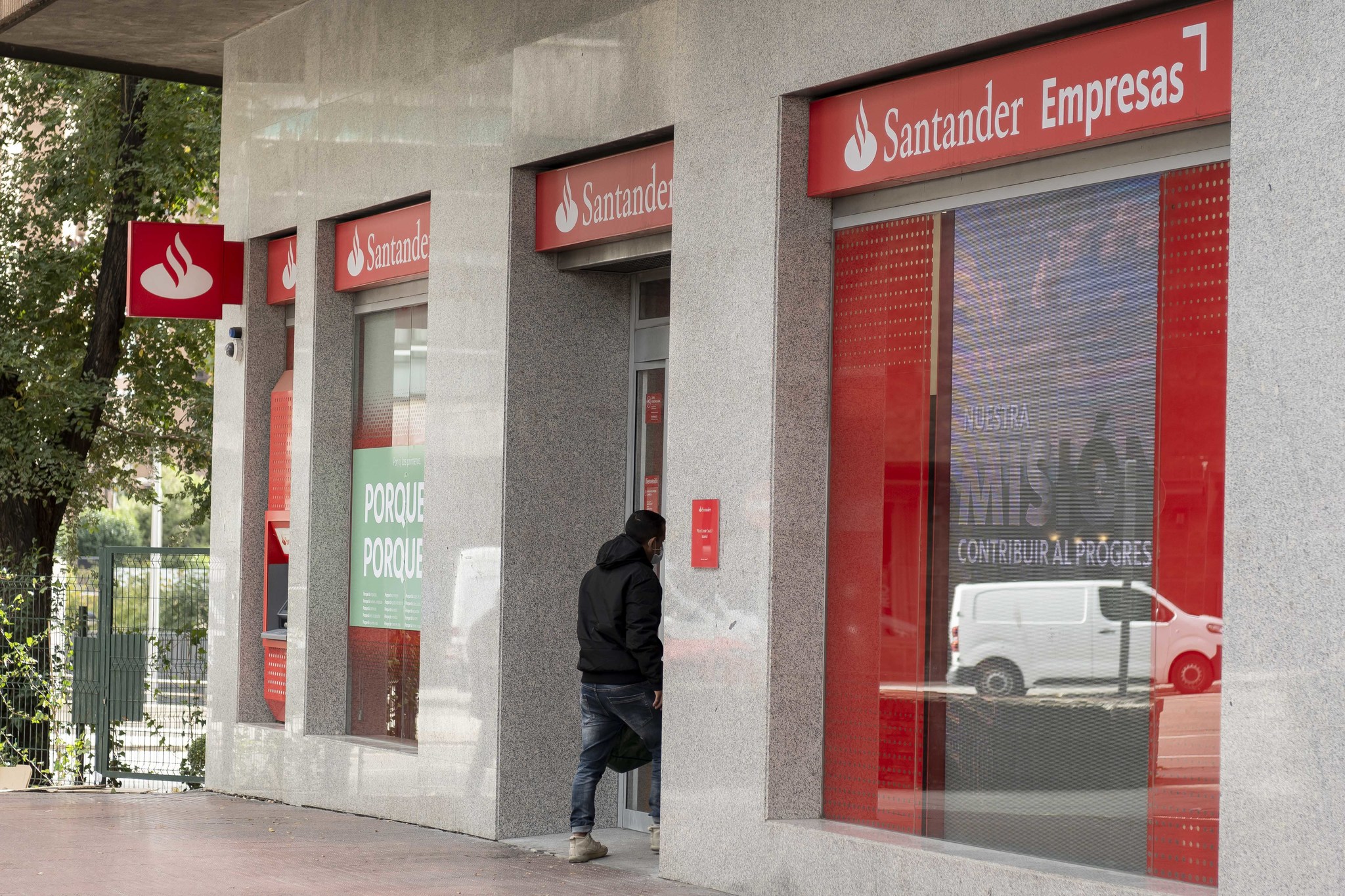 Santander se lanza a por las farmacias para llegar a 10.000 clientes este año