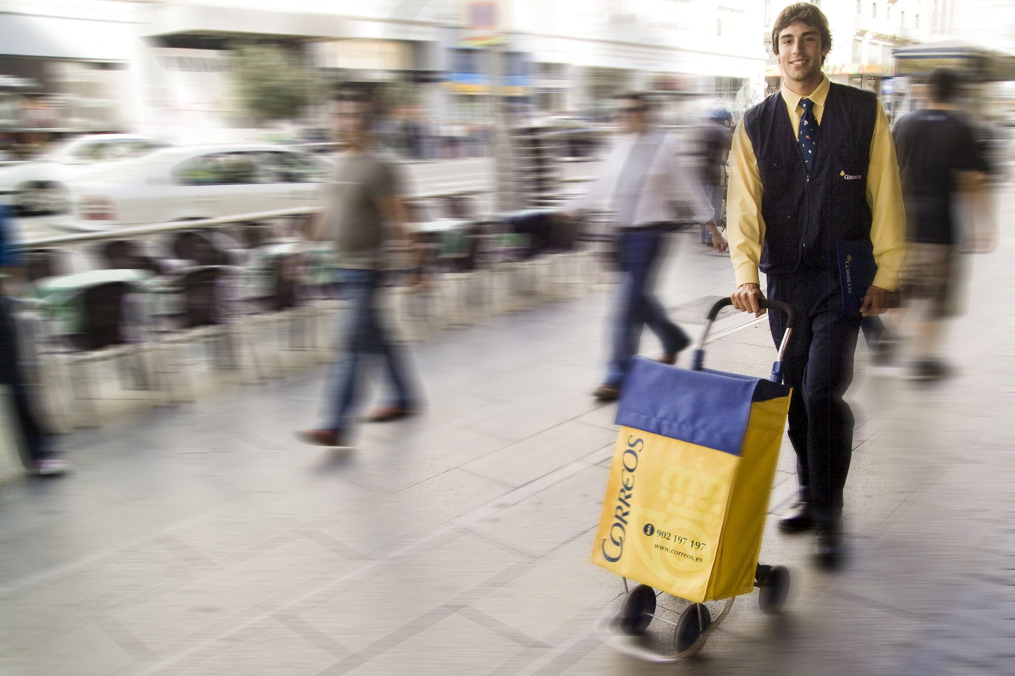 Correos prejubila a 451 funcionarios de 59 años, el 15% de la plantilla