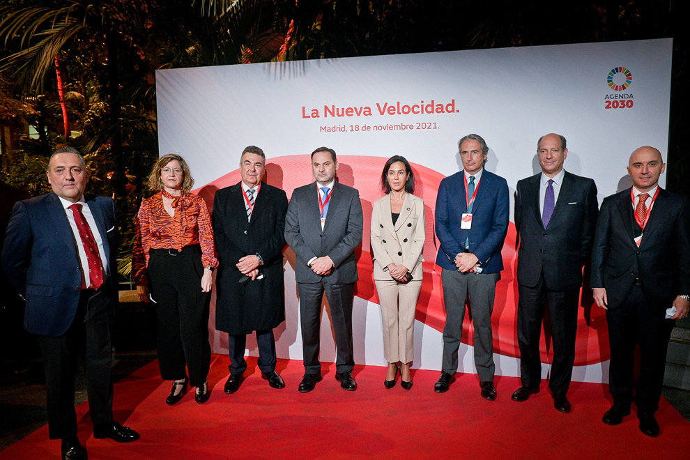 De izquierda a derecha: Víctor Bañares, director general de Ilsa.;...