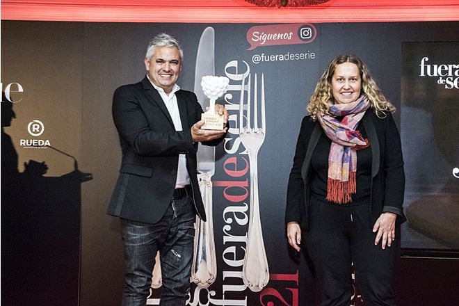 Nandu Jubany, Premio Gourmet Fuera de Serie 2021 en la categora de Catering por Juabany Events, y Marta Fernndez Guadao, miembro del Jurado de premios.