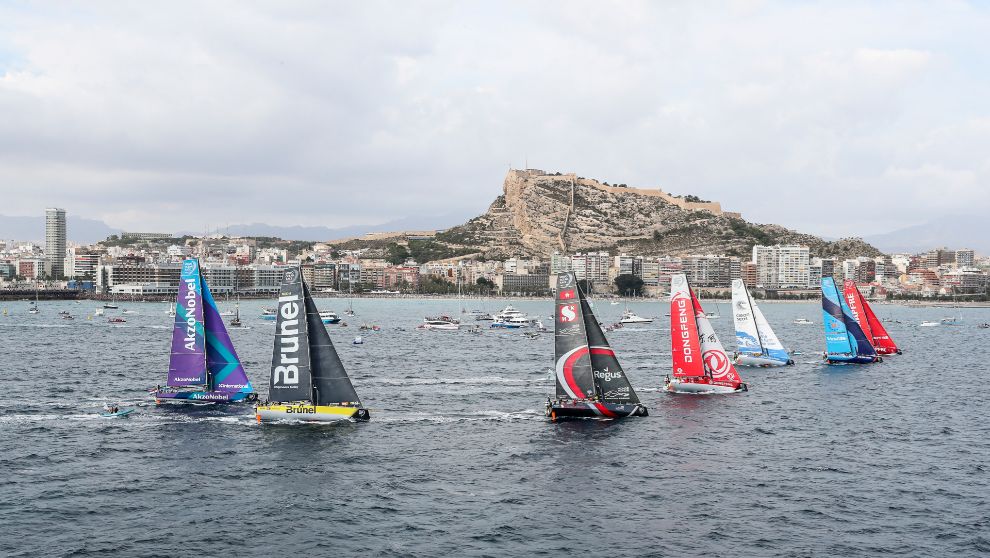 La flota The Ocean Race durante la salida del puerto de Alicante en...