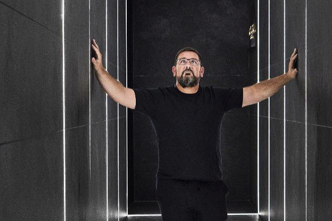 Dani García escenifica su vuelta a la alta cocina con doble distinción en Smoked Room (Madrid).