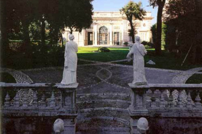 Detalle del jardn de la casa ms cara a la venta: Villa Aurora, en Roma.