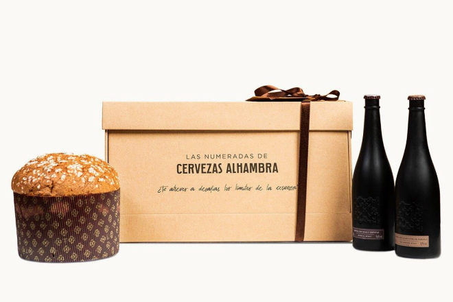 Pack edicin limitada del Panettone de Paco Torreblanca y las Cervezas Alhambra Numeradas Cacao.