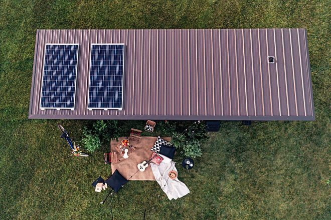 La Tiny Home da posibilidad de adaptar placas solares en el techo para no tener que depender de ninguna red eléctrica.