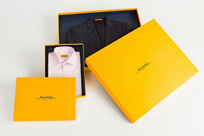 Los trajes y camisas de Mansolutely se entregan en unas sofisticadas cajas a medida.